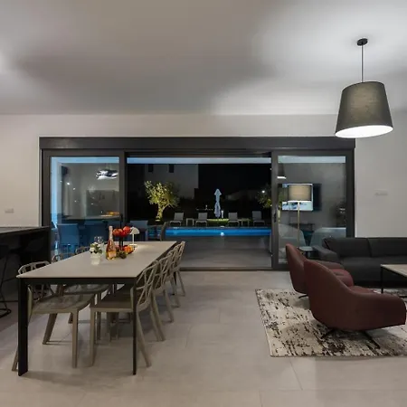Вилла New! Luxury Montira - 50 M2 Heated Pool *