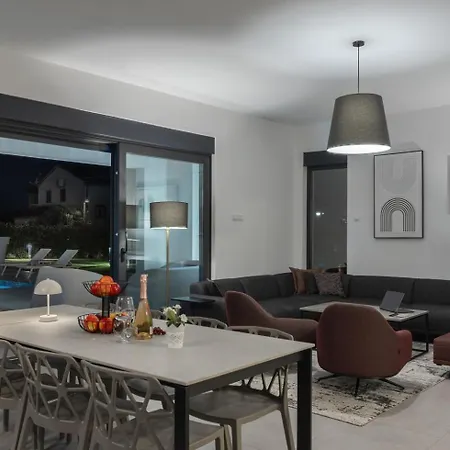 New! Luxury Montira - 50 M2 Heated Pool * Jursici