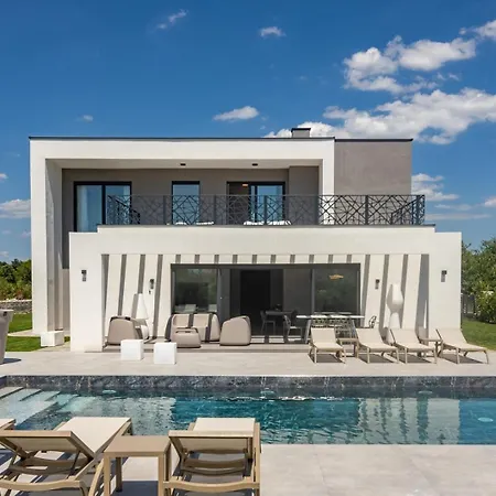 Villa New! Luxury Montira - 50 M2 Heated Pool