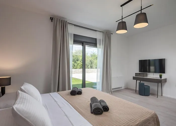 New! Luxury Montira - 50 M2 Heated Pool Villa *