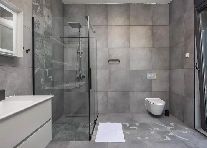 New! Luxury Montira - 50 M2 Heated Pool
