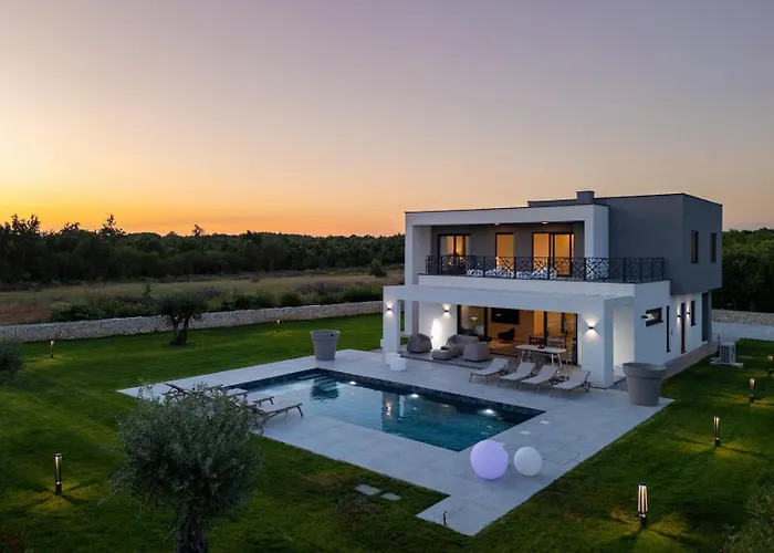 New! Luxury Montira - 50 M2 Heated Pool Jursici