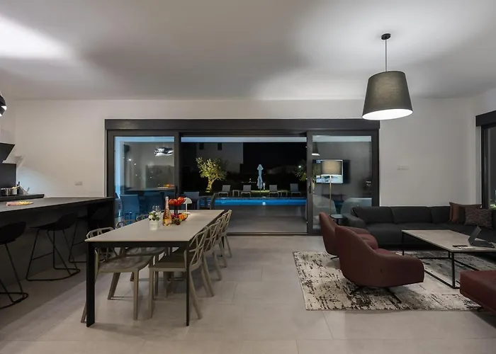Villa New! Luxury Montira - 50 M2 Heated Pool *